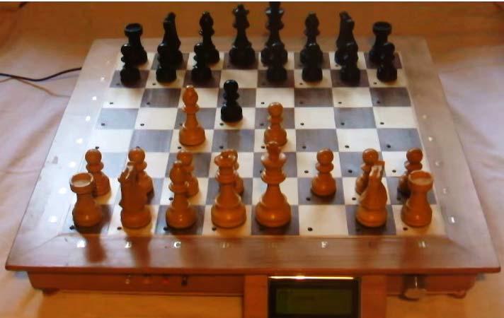 Wooden Chess Board with Piece Recognition - Open Electronics