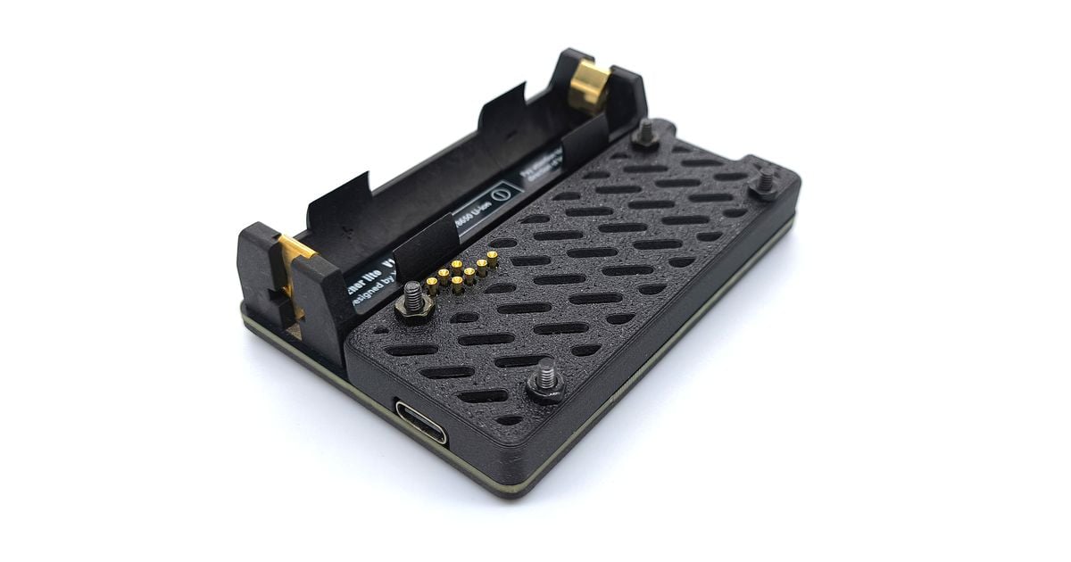 Pi-Ener-lite UPS board connected to a Raspberry Pi Zero with an 18650 battery and 3D-printed case